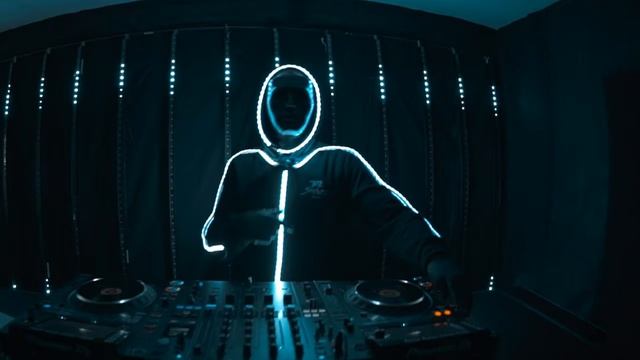 Meduza X Faithless X Alan Fitzpatrick X The Stickmen   More - PLAYED LIVE.mp4