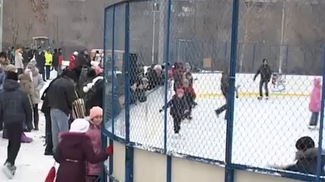 На одну хоккейную коробку стало больше