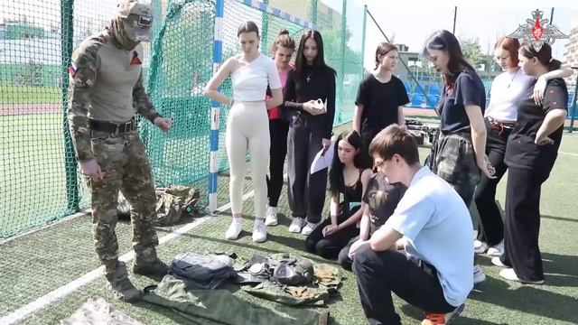 Военнослужащие ВВО провели занятия со школьниками