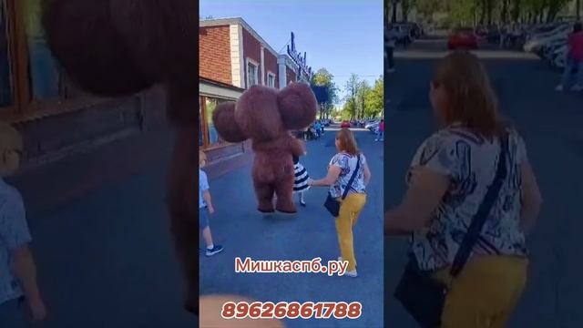Чебурашка радует детей?