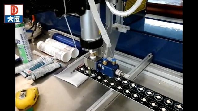 Нанесение герметика перед монтажом линз на светодиодные линейки