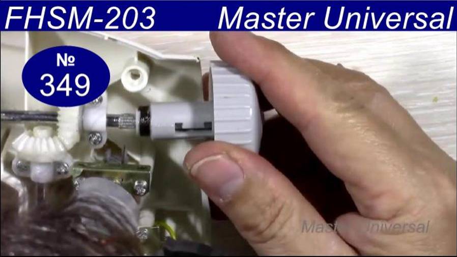 Как заклеить, поставить пластиковый шкив и игловодитель на Мини машинке FHSM-203. Видео №349.
