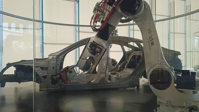 Hyundai Motorstudio Goyang - роботы, как на заводе