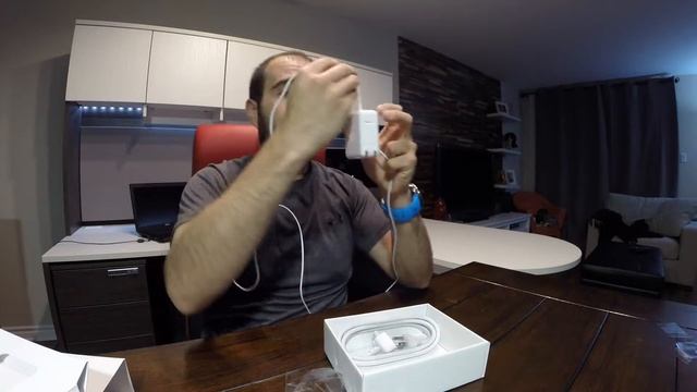 Apple 40W MagSafe Power Adapter Unbox