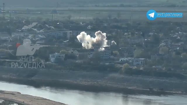 Авиационные бомбы разносят укрепления врага на правом берегу Днепра