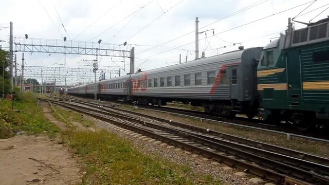 Электровоз ЧС7-143 с поездом №269 (СПб → Севастополь)