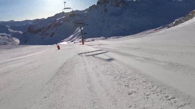 Val dIsere Tignes ski resort guide 50: Val Claret grattalu blue piste.