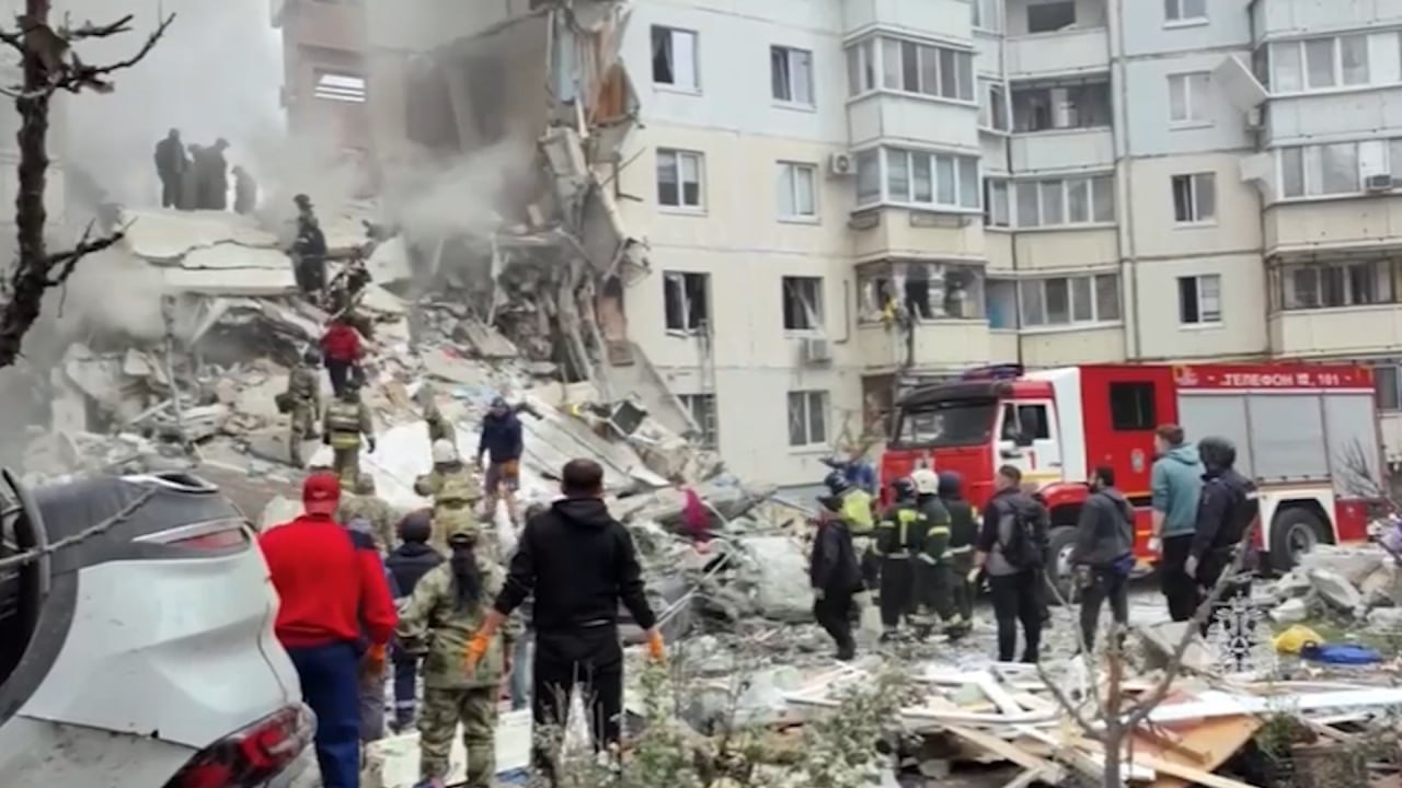 «Нас кто-нибудь слышит? Есть голоса!»: спасатели ищут выживших под завалами в Белгороде
