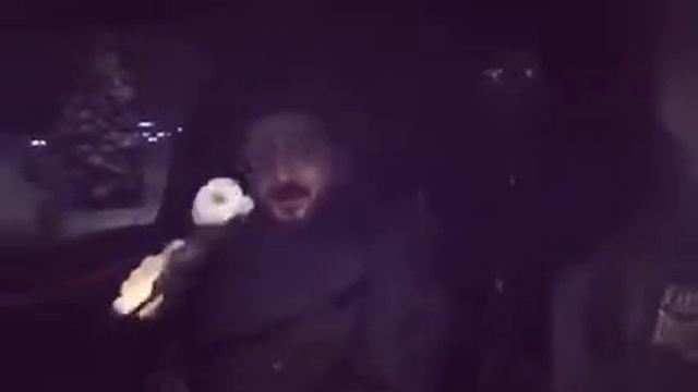 Галустян катается в Грозном с автоматом