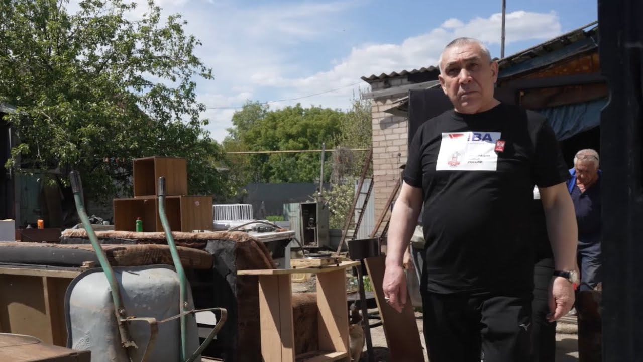 Мужская сборная России развозит гуманитарную помощь в Оренбурге