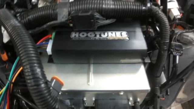Установка колонок и усилителя Hogtunes на Harley Touring