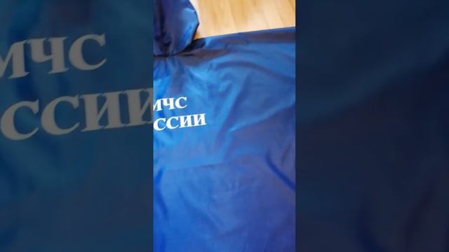 Пончо с логотипом МЧС России.