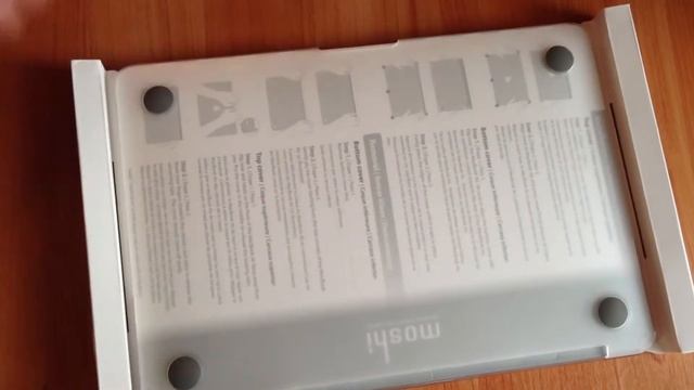 MacBook Air & iGlaze Case Cover Moshi