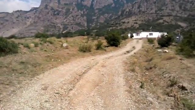 Лучистое. Недостроенный дом у Демерджи