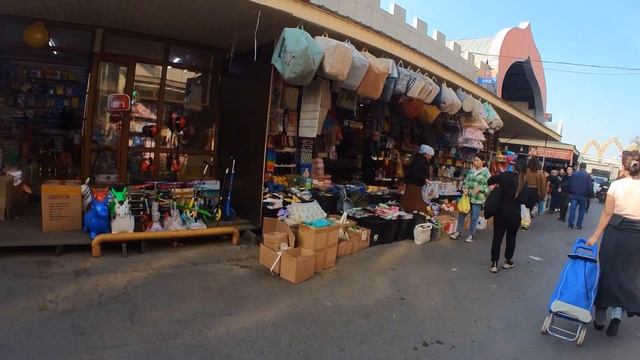 Приехали на крупнейший рынок Алматы Байсат