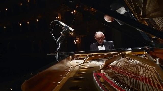 Эрик Сати.  Gimnopedium I. Юрий Дикий.