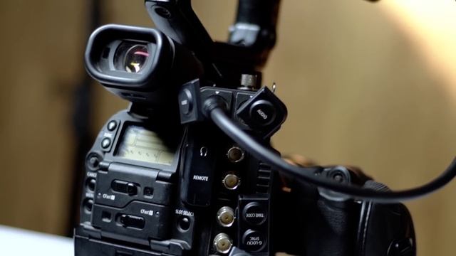 Hindi  Cinema Camera vs Mirrorless  Canon C300 mark ii vs Sony a7iii
