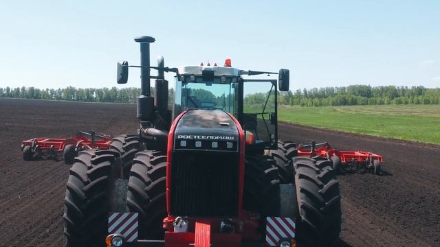 С трактором Ростсельмаш 2375 почвообработка в надежных руках