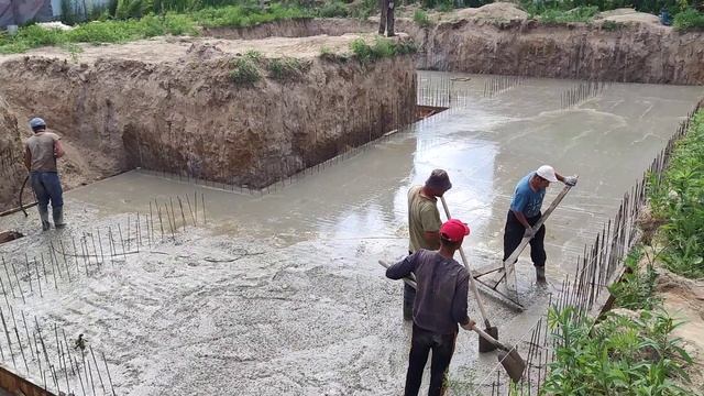 Заливка фундаментной плиты под дом с подвальным этажом