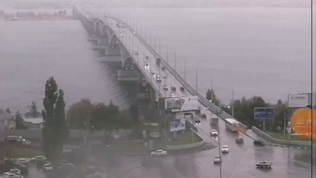 Саратов, вид на Саратовский мост в сторону ЭНГЕЛЬСА. 27.10.2022