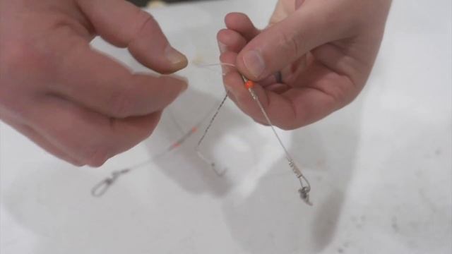 The EASIEST Rig for BEACH and PIER FISHING - How to set up a bottom rig