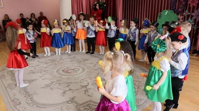 Утренник 8 Марта в детском саду  Детский оркестр во главе с дирижером Студия Отражение