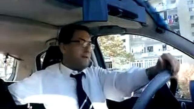 Движение задним ходом с поворотом головы !