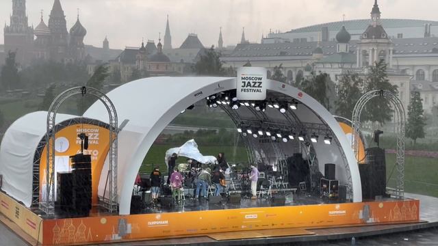 12-06-2024 Ливень в парке Зарядье. Moscow  Jazz Festival