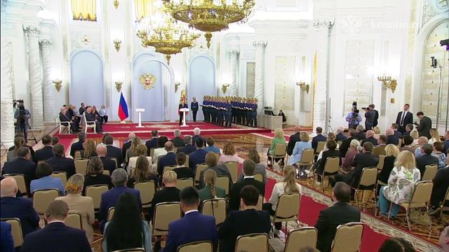 Президент России Владимир Путин в Кремле поздравил всех граждан с Днем России