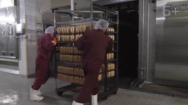 Как на заводе «Ратимир» происходит копчение продукции?