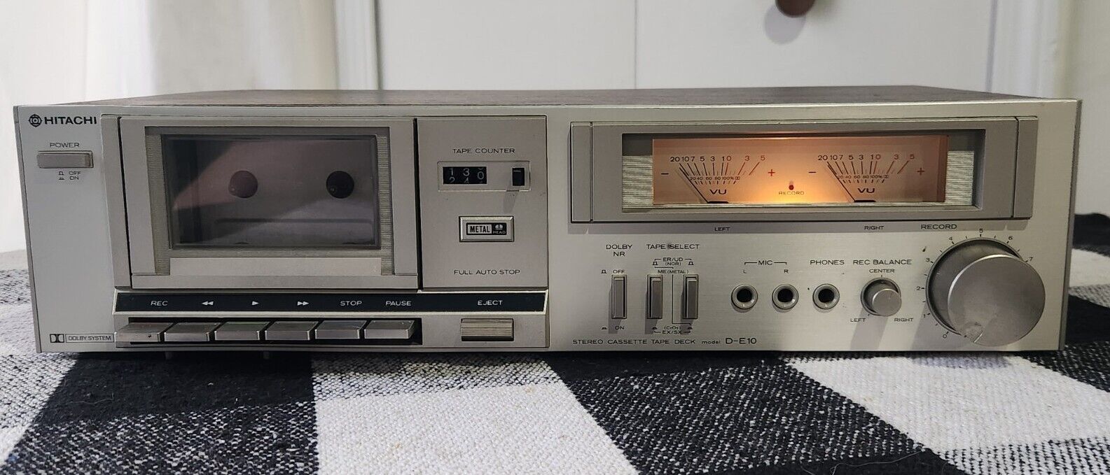 Стереокассетная дека Hitachi D-E10 Сделано в Японии в 1981 году