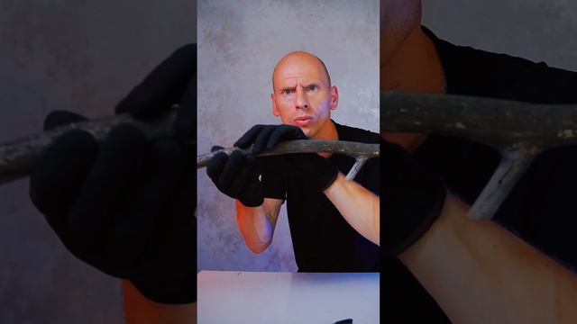 Хмурый Распаковщик и Палка для Битья Крапивы которую я купил 😀