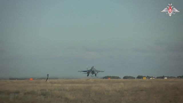 Экипажи истребителей-бомбардировщиков Су-34 уничтожили блиндажи, личный состав и технику ВСУ
