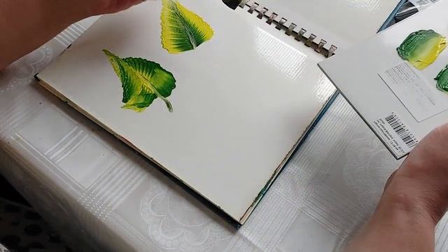 Рисуем разной формы листья акрилом