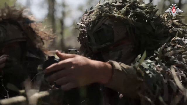 Снайперы Южной группировки войск тренируются скрытно уничтожать живую силу противника