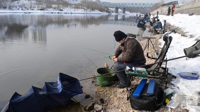 Тульский спортсмен ловит плотву в НМР Марьино