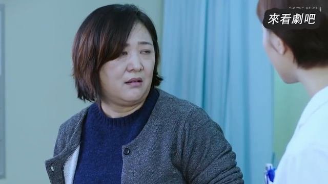 老頭肚疼原因不明，女醫生随手一按，立馬找到原因