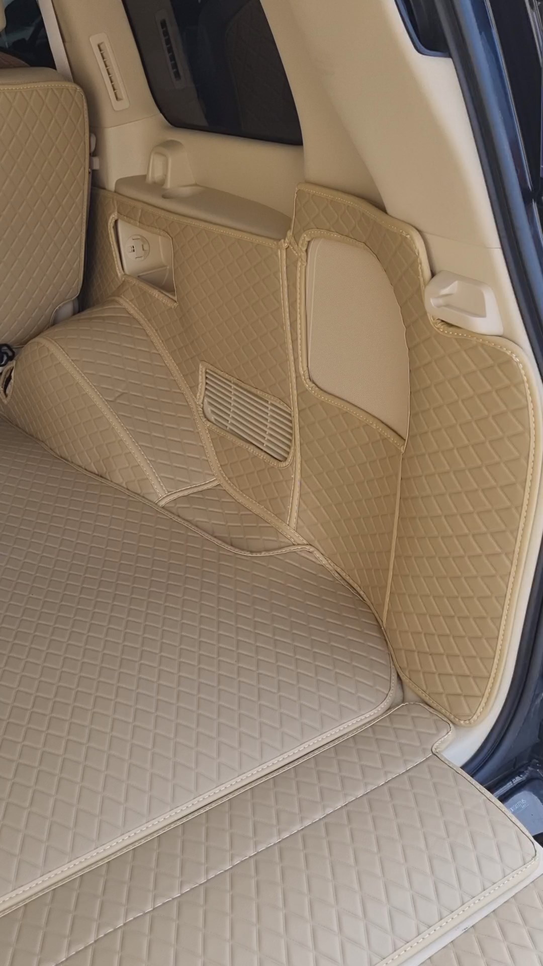 3D Коврик в багажник Lexus LX 570 - Бежевый Премиум