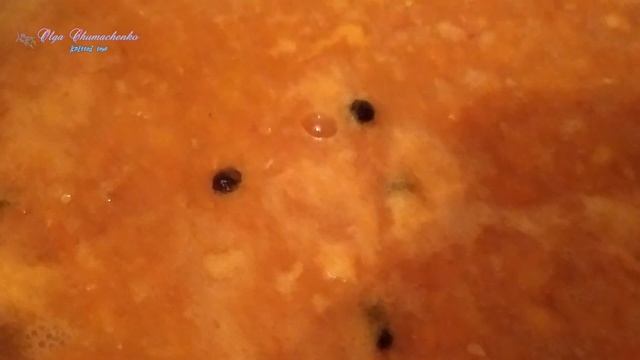 Консервовані помідори у томатному соку. Canned tomatoes in tomato juice.