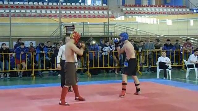 Малаев Ромазан.Красный шлем,велотрек.