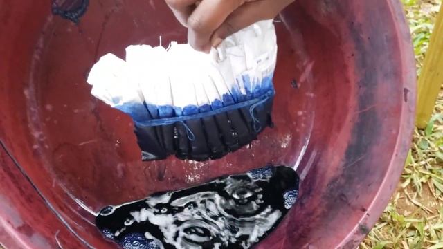 Shibori dyeing blue and brown  Box pattern  #shiboridyeing #tiedye #batikmaking