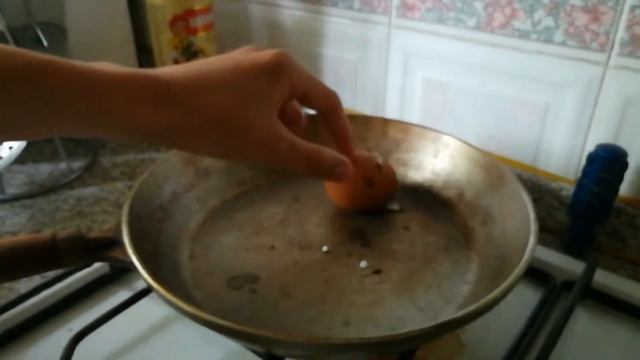 Всем привет, сегодня мы пожарели яйцо в скорлупе )