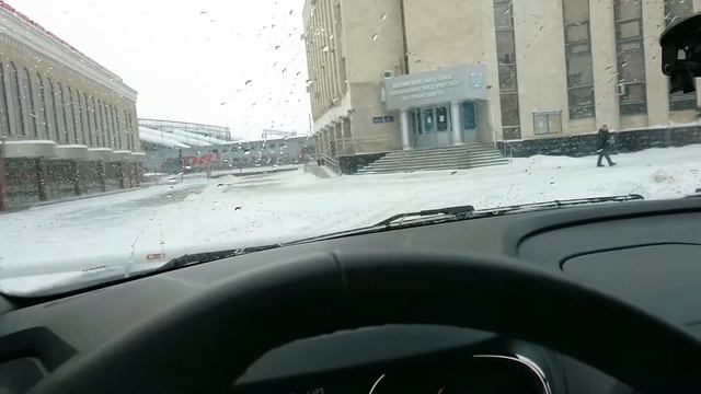 Машина заезжает в поезд Казань Москва. Начало.