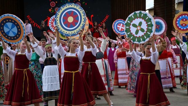 Современные народные танцы в Усть-Куломе