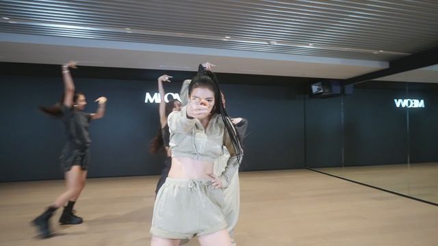 meow-dance-practice-video-2-moving-cam-ver