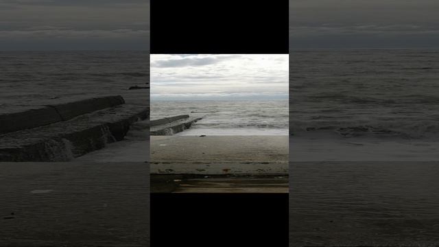 Море штормит в Адлере 14.05.2024