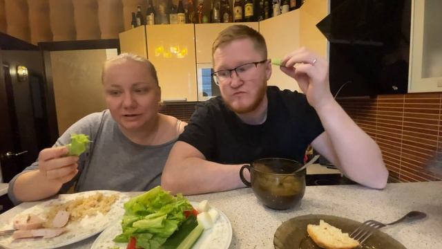 МУКБАНГ | Суп, курочка, овощи | Рассуждаем о корюшке | MUKBANG | Soup, chicken | stories about smel