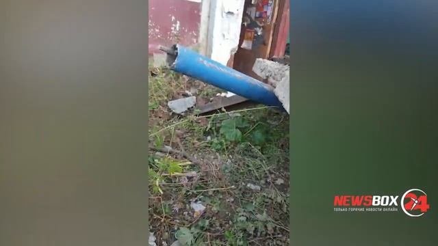 В поселке Новом козырек подъезда придавил рабочего