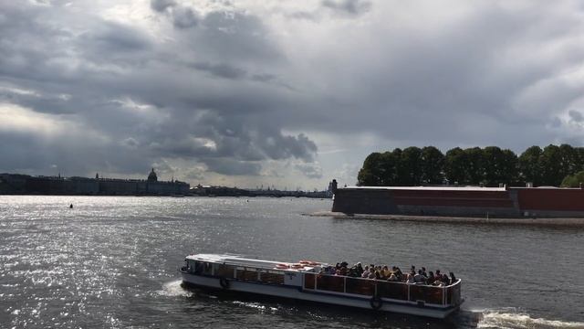 Гуляя по Петербургу