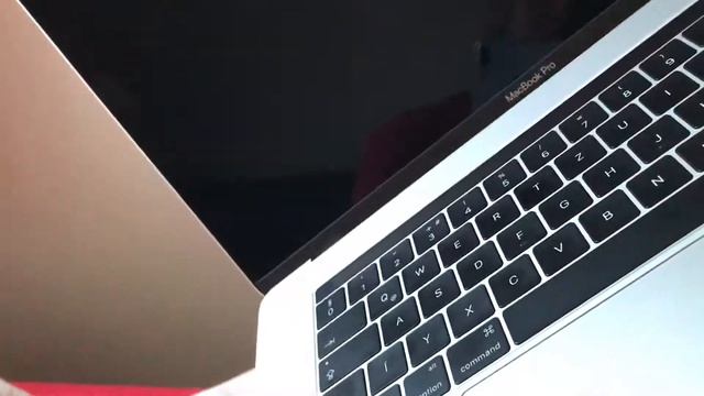 MacBook Pro Retina 2016 screen rattle